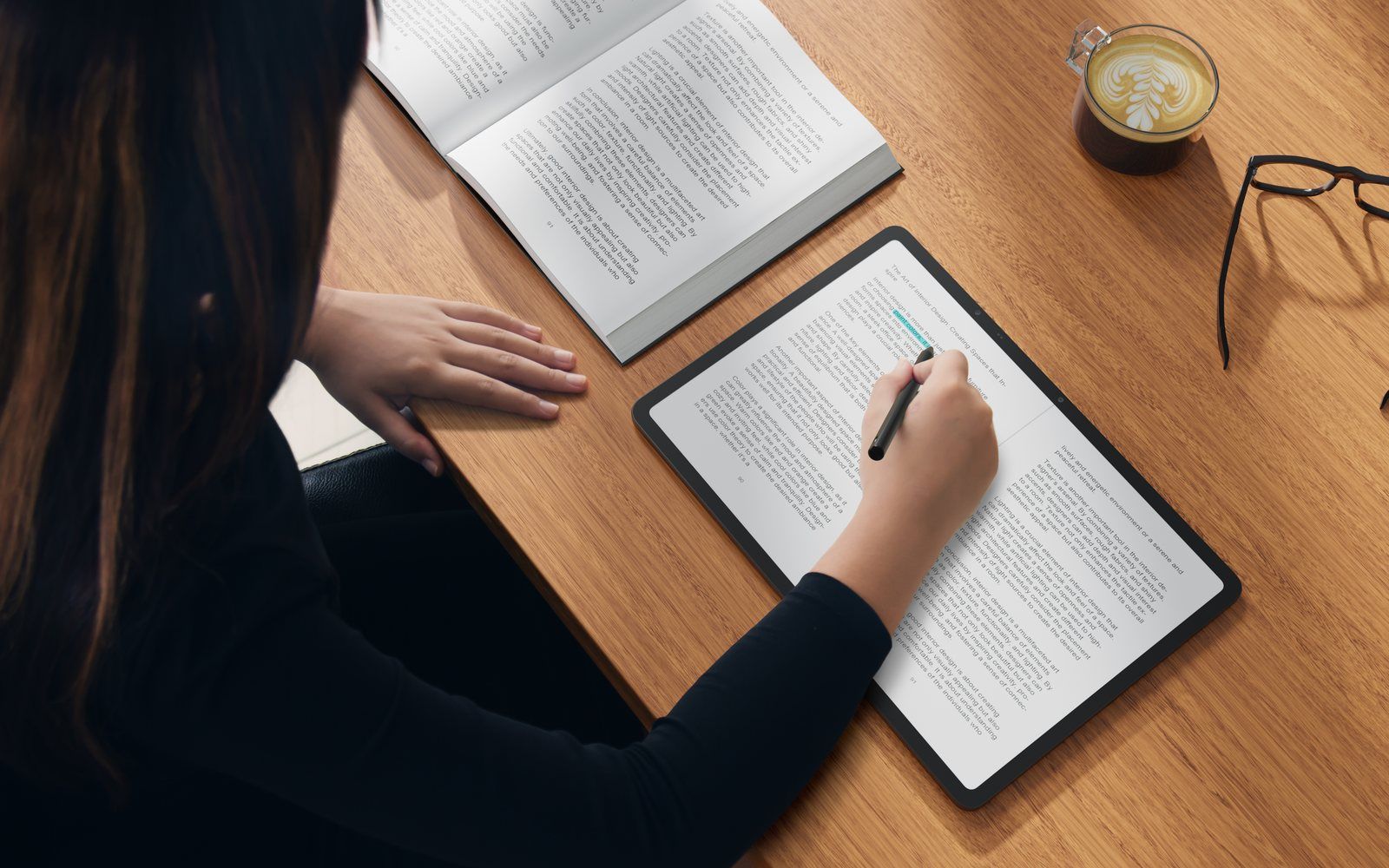 Taking notes with a stylus on a TCL NXTPAPER tablet